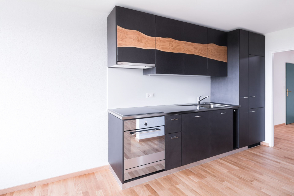 Schwarzer MDF mit Eingelassenem Eichenast