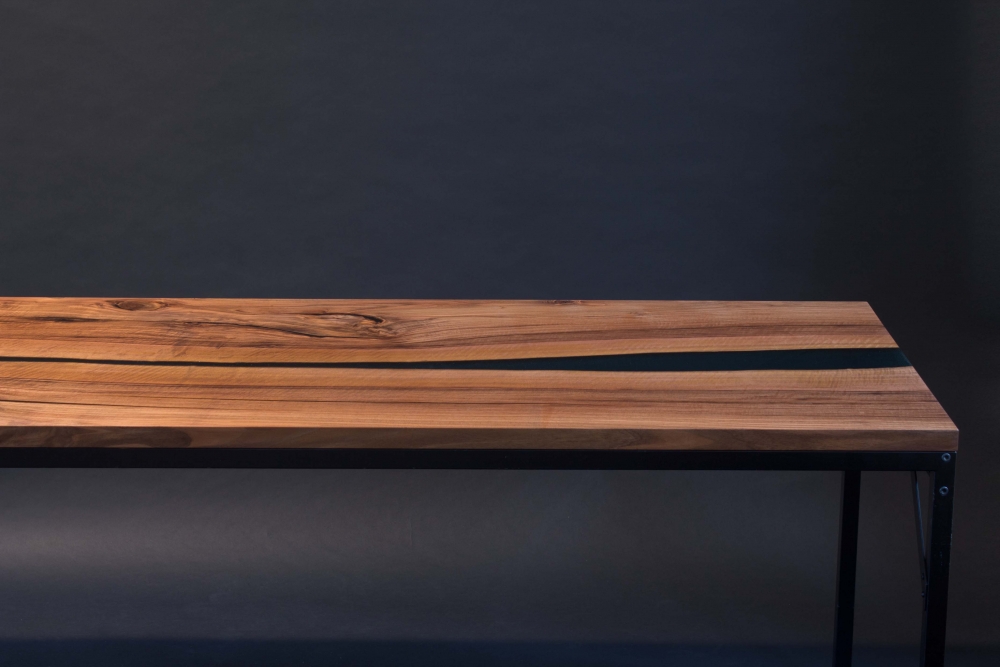 6 Tisch aus Nussbaum mit Epoxy Woodikat