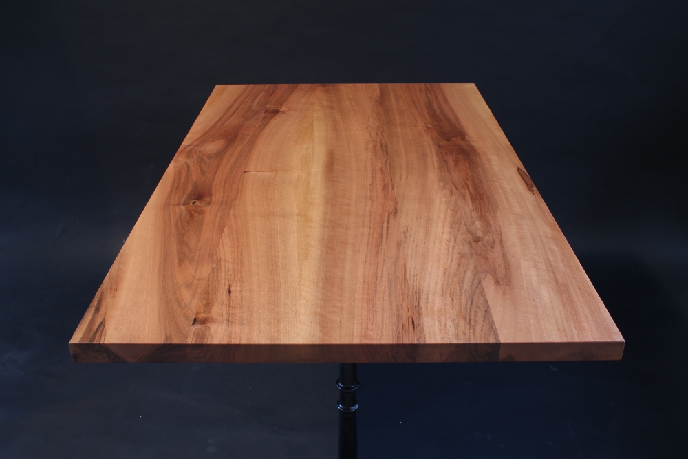 Nussbaum Tisch