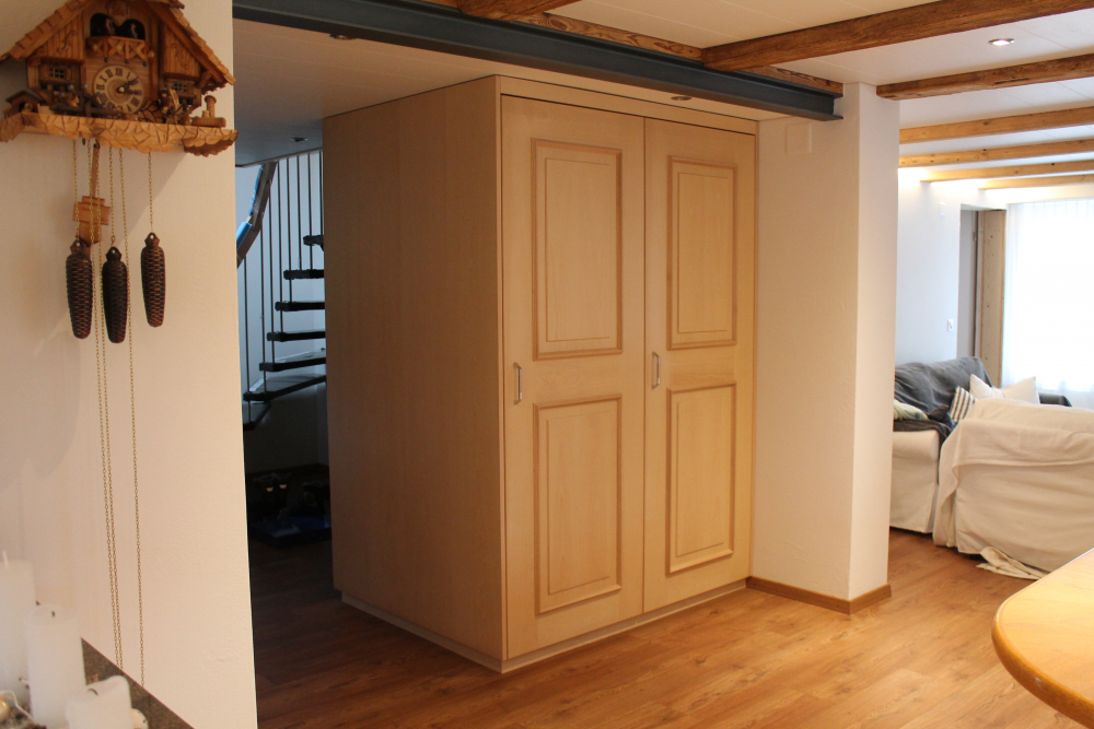 Garderobenschrank