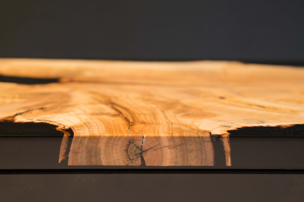 Bürotisch aus Epoxy und Kirschbaum