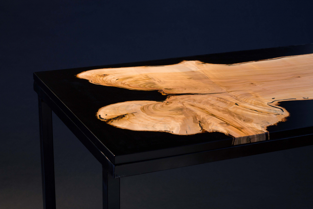Bürotisch aus Epoxy und Kirschbaum