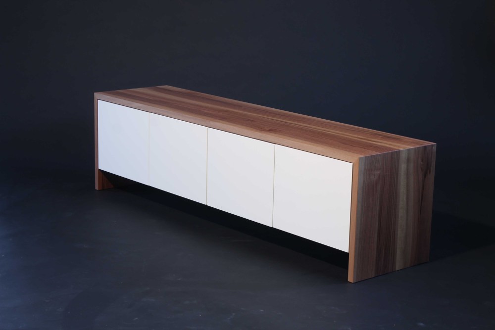 Sideboard aus Nussbaum