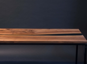 6 Tisch aus Nussbaum mit Epoxy Woodikat