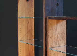 Bücherregal aus Altholz