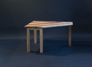 Tisch aus Schweizer Nussbaum